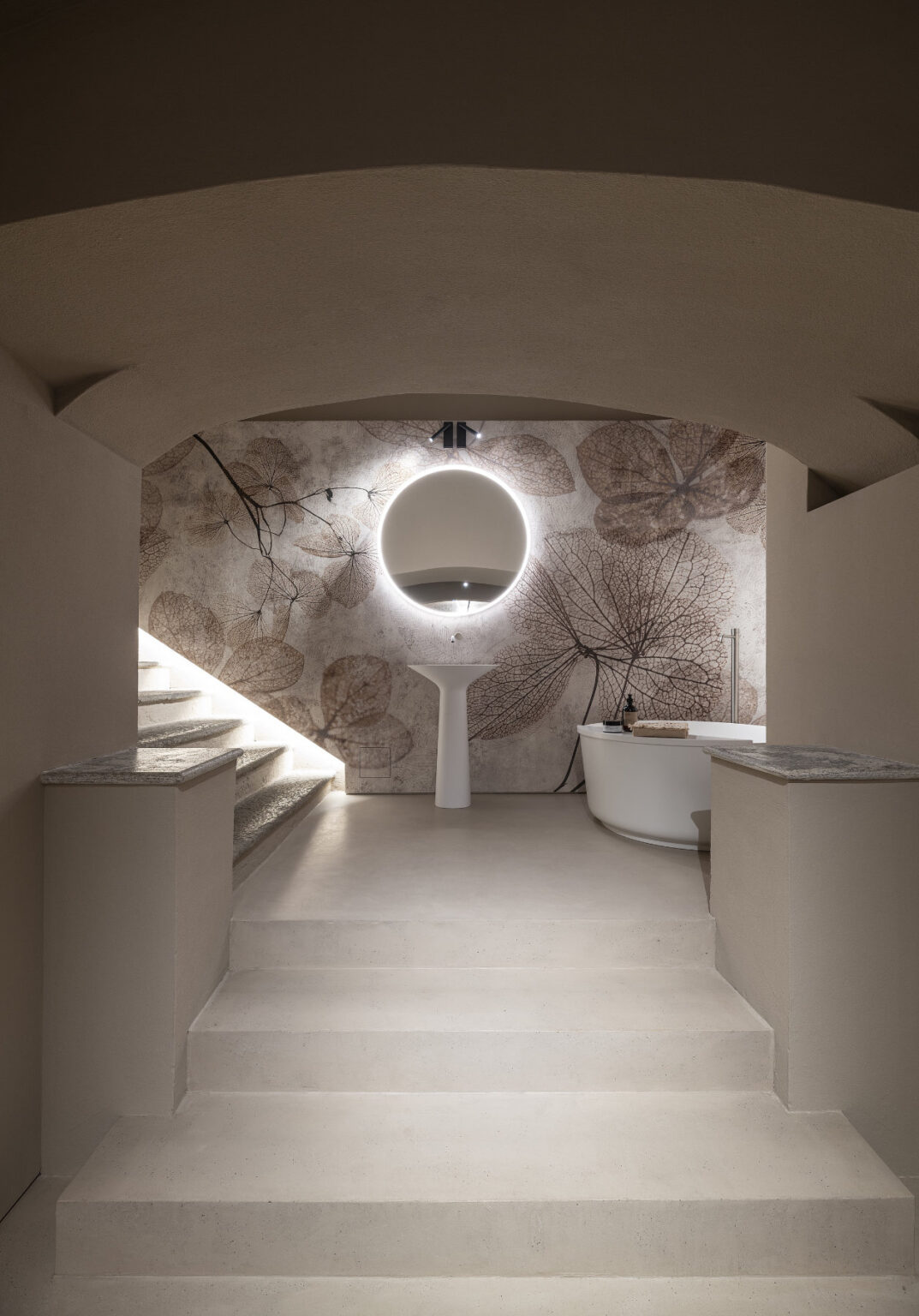 Royal, la vasque à pose libre d&rsquo;une beauté statuaire